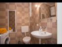 Appartamenti Zdrav - with big terrace: A1(4) Split - Riviera Split  - Appartamento - A1(4): il bagno con la toilette