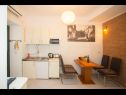 Appartamenti Zdrav - with big terrace: A1(4) Split - Riviera Split  - Appartamento - A1(4): la cucina con la sala da pranzo
