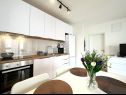 Appartamenti Mendula - private garage: A1(2+2), A2(2+2) Split - Riviera Split  - Appartamento - A2(2+2): la cucina con la sala da pranzo