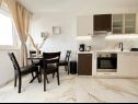 Appartamenti Maja - free Wifi: A1(2+1) Split - Riviera Split  - Appartamento - A1(2+1): la cucina con la sala da pranzo