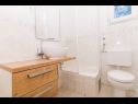 Casa vacanza Bože - 10m from the sea: H(10+2) Drvenik Mali (Isola di Drvenik Mali) - Riviera Trogir  - Croazia - H(10+2): il bagno con la toilette