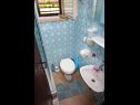 Appartamenti Pero - 70m from the sea: A1(6), A2(2) Marina - Riviera Trogir  - Appartamento - A1(6): il bagno con la toilette