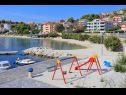 Appartamenti Pero - 70m from the sea: A1(6), A2(2) Marina - Riviera Trogir  - la spiaggia