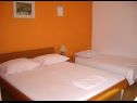 Appartamenti Per - 80 m from beach: SA2(2+1), A5(3), A6(2+1), A45(8), SA3(3), A7(2+1) Marina - Riviera Trogir  - Appartamento - A45(8): la camera da letto
