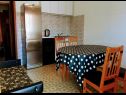 Appartamenti Per - 80 m from beach: SA2(2+1), A5(3), A6(2+1), A45(8), SA3(3), A7(2+1) Marina - Riviera Trogir  - Appartamento - A45(8): la cucina con la sala da pranzo