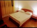 Appartamenti Per - 80 m from beach: SA2(2+1), A5(3), A6(2+1), A45(8), SA3(3), A7(2+1) Marina - Riviera Trogir  - Appartamento - A45(8): la camera da letto