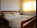 Appartamenti Milka - 100m from the sea A1(4), A2(2+1) Seget Donji - Riviera Trogir  - Appartamento - A1(4): la camera da letto
