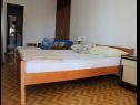 Appartamenti Milka - 100m from the sea A1(4), A2(2+1) Seget Donji - Riviera Trogir  - Appartamento - A2(2+1): la camera da letto