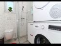 Appartamenti Iva - great view: A1(4) Seget Donji - Riviera Trogir  - Appartamento - A1(4): il bagno con la toilette