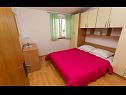 Appartamenti Mare - 30 m from pebble beach: SA1(2), SA2(2), A3(4), A4(4), A5(8) Seget Vranjica - Riviera Trogir  - Appartamento - A4(4): la camera da letto