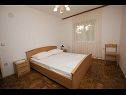 Appartamenti Kata - 100m from sea: A1(4+1) Seget Vranjica - Riviera Trogir  - Appartamento - A1(4+1): la camera da letto