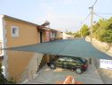 Appartamenti Rose - 30 m from the beach: A1(2+1), A2(2+1), A3(2+1), A4(2+1), A5(2+1) Seget Vranjica - Riviera Trogir  - il parcheggio