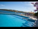Appartamenti Rose - 30 m from the beach: A1(2+1), A2(2+1), A3(2+1), A4(2+1), A5(2+1) Seget Vranjica - Riviera Trogir  - la piscina