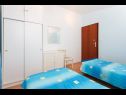 Appartamenti Zeljko - with garden: A1(4), SA2(2+1) Seget Vranjica - Riviera Trogir  - Appartamento - A1(4): la camera da letto