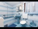 Appartamenti Zeljko - with garden: A1(4), SA2(2+1) Seget Vranjica - Riviera Trogir  - Appartamento - A1(4): il bagno con la toilette