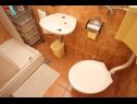 Appartamenti Kira - 20 M from the beach : A1(4+1) Seget Vranjica - Riviera Trogir  - Appartamento - A1(4+1): il bagno con la toilette