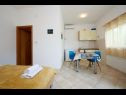 Appartamenti Mare - 30 m from pebble beach: SA1(2), SA2(2), A3(4), A4(4), A5(8) Seget Vranjica - Riviera Trogir  - Studio appartamento - SA1(2): l’intreno