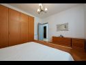 Appartamenti Mare - 30 m from pebble beach: SA1(2), SA2(2), A3(4), A4(4), A5(8) Seget Vranjica - Riviera Trogir  - Appartamento - A5(8): la camera da letto