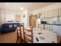 Appartamenti Mare - 30 m from pebble beach: SA1(2), SA2(2), A3(4), A4(4), A5(8) Seget Vranjica - Riviera Trogir  - Appartamento - A5(8): la sala da pranzo
