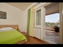 Appartamenti Mare - 30 m from pebble beach: SA1(2), SA2(2), A3(4), A4(4), A5(8) Seget Vranjica - Riviera Trogir  - Appartamento - A5(8): la camera da letto