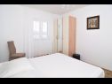 Appartamenti Snješka  - 20 m from the sea : A1(9), A2(6+2) Seget Vranjica - Riviera Trogir  - Appartamento - A1(9): la camera da letto