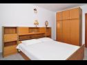 Appartamenti Snješka  - 20 m from the sea : A1(9), A2(6+2) Seget Vranjica - Riviera Trogir  - Appartamento - A2(6+2): la camera da letto