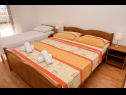 Appartamenti Ante - 50 M from the sea : A1(5), A2(8) Seget Vranjica - Riviera Trogir  - Appartamento - A1(5): la camera da letto
