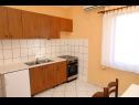 Appartamenti Ante - 50 M from the sea : A1(5), A2(8) Seget Vranjica - Riviera Trogir  - Appartamento - A1(5): la cucina con la sala da pranzo