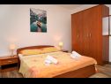 Appartamenti Ante - 50 M from the sea : A1(5), A2(8) Seget Vranjica - Riviera Trogir  - Appartamento - A2(8): la camera da letto
