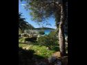 Appartamenti Jak - 10m from the sea: A(4+2) Sevid - Riviera Trogir  - il cortile