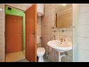 Appartamenti e camere Jare - in old town R1 zelena(2), A2 gornji (2+2) Trogir - Riviera Trogir  - Camera - R1 zelena(2): il bagno con la toilette