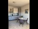 Appartamenti Marin1 - near pebble beach: A1(2+2), A2(2+2) Trogir - Riviera Trogir  - Appartamento - A1(2+2): la cucina con la sala da pranzo