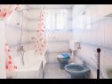 Appartamenti Tomi - with large terrace (60m2): A1(4) Trogir - Riviera Trogir  - Appartamento - A1(4): il bagno con la toilette