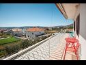Appartamenti Tomi - with large terrace (60m2): A1(4) Trogir - Riviera Trogir  - Appartamento - A1(4): lo sguardo dalla terrazza