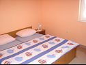 Appartamenti Mara - barbecue: A1(4+1), SA3(2), SA4(2+1) Trogir - Riviera Trogir  - Appartamento - A1(4+1): la camera da letto