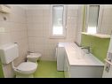 Appartamenti Laura - 20m from the sea A4(6) Trogir - Riviera Trogir  - Appartamento - A4(6): il bagno con la toilette