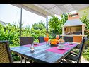 Casa vacanza Mirjana - beautiful garden with barbecue: H(4+1) Trogir - Riviera Trogir  - Croazia - la griglia