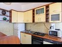 Appartamenti Petar - great location close to the sea: A1 Donji (4+2), A2 Gornji (4+2) Trogir - Riviera Trogir  - Appartamento - A2 Gornji (4+2): la cucina