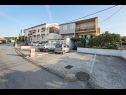 Appartamenti Ivanka - 200 m from sea: A1(4) Trogir - Riviera Trogir  - il parcheggio
