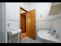 Appartamenti Ivanka - 200 m from sea: A1(4) Trogir - Riviera Trogir  - Appartamento - A1(4): il bagno con la toilette