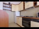 Appartamenti Petar - great location close to the sea: A1 Donji (4+2), A2 Gornji (4+2) Trogir - Riviera Trogir  - Appartamento - A2 Gornji (4+2): la cucina