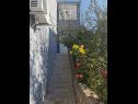 Appartamenti Marija - 10m from beach: A1(4+1), A2(6), A3(6+2) Trogir - Riviera Trogir  - la scalinata
