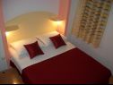 Appartamenti e camere Jare - in old town R1 zelena(2), A2 gornji (2+2) Trogir - Riviera Trogir  - la camera da letto