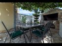 Appartamenti Vera - with nice view: A2-prvi kat (6), A1-prizemlje(4), A3-potkrovlje(6) Trogir - Riviera Trogir  - la terrazza comune