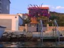 Appartamenti Sunce - next to the sea A1(4+1) Vinisce - Riviera Trogir  - la casa