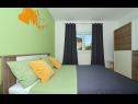 Appartamenti Paž - 28m from the beach: A1(4+2), A2(2+1), A3(4+1) Vinisce - Riviera Trogir  - Appartamento - A1(4+2): la camera da letto