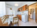 Appartamenti Kosta - 70m from sea : A1(2+1), A2(4+2) Vinisce - Riviera Trogir  - Appartamento - A1(2+1): la cucina con la sala da pranzo