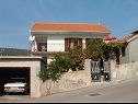 Appartamenti Ivo - barbecue: A1(2+1) Vinisce - Riviera Trogir  - la casa