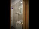 Appartamenti Ivan - close to the sea: A1(8+1), A2(2) Vinisce - Riviera Trogir  - Appartamento - A2(2): il bagno con la toilette