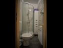 Appartamenti Ivan - close to the sea: A1(8+1), A2(2) Vinisce - Riviera Trogir  - Appartamento - A2(2): il bagno con la toilette